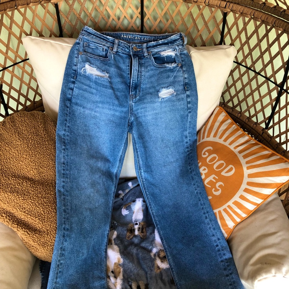 AMERICAN EAGLE STRAIGHT MOM JEANS SIZE 6